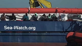 Desembarque à vista para migrantes do Sea-Watch