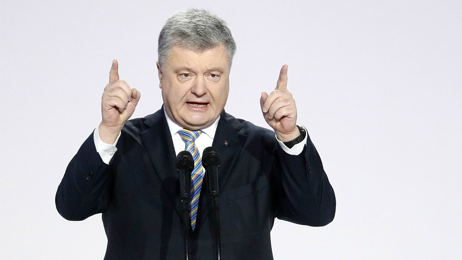 It's 'Me or Putin': Ukrainians left confused over president's campaign slogan