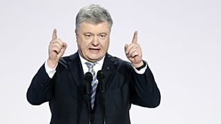 It's 'Me or Putin': Ukrainians left confused over president's campaign slogan