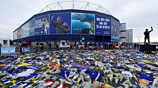 Autoridades britânicas efetuam buscas submarinas para procurar Sala