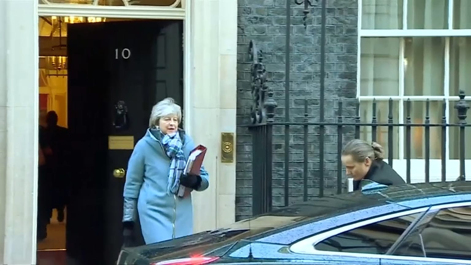 May e as "diversas propostas" para renegociar a salvaguarda irlandesa