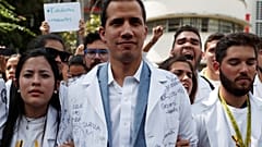 Venezuelanos pedem demissão de Maduro
