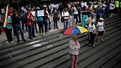 Venezuela: sabato cortei contrapposti, si teme "un bagno di sangue"