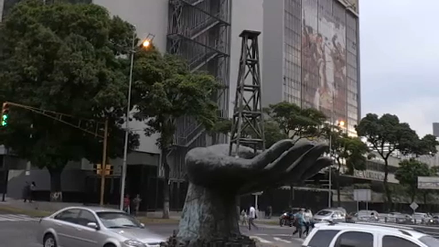 Caracas stretta fra sanzioni USA e aiuti russi