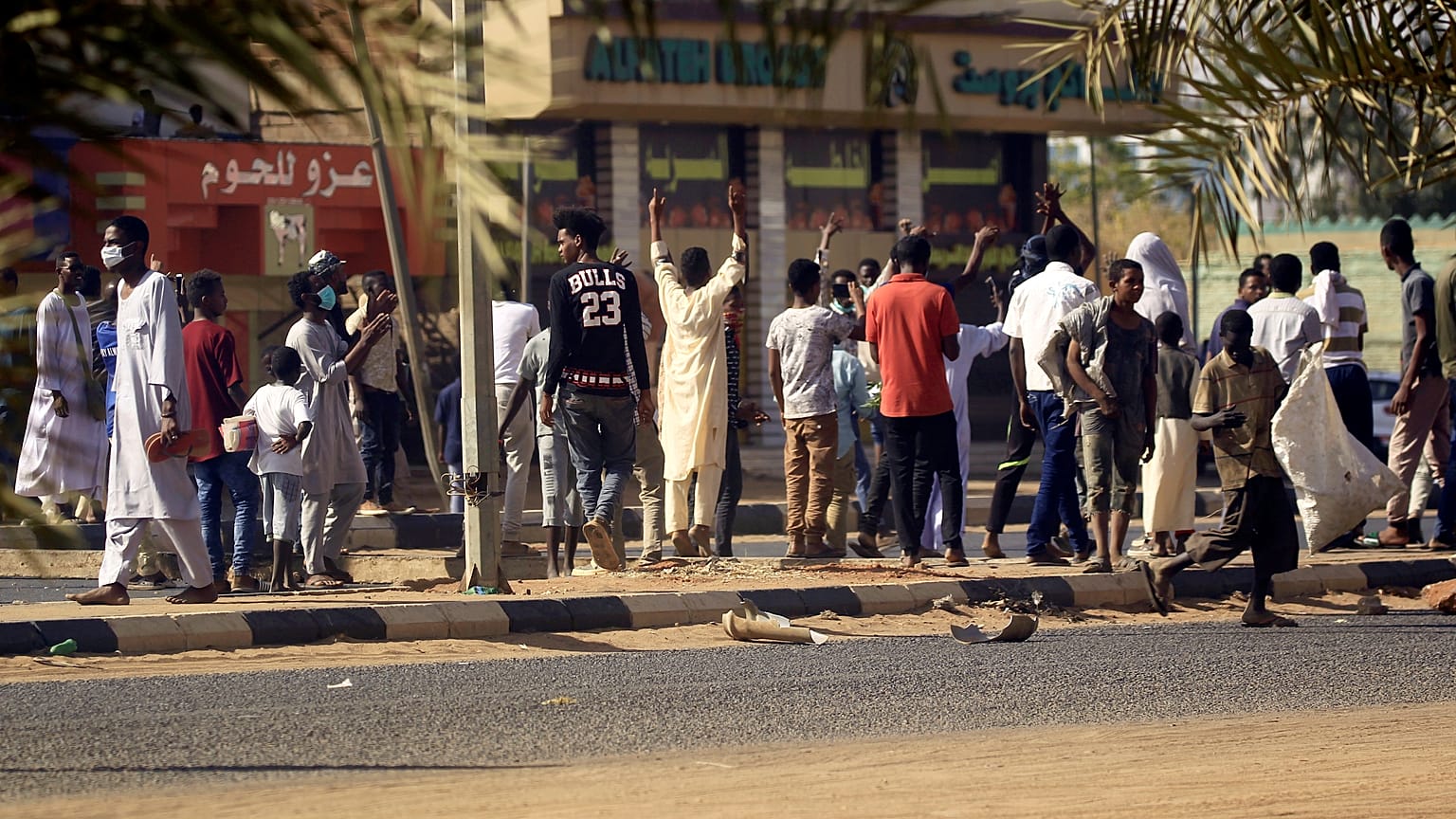أسرة معتقل سوداني تقول إنه توفي في السجن ملمحة لاحتمال تعرضه للتعذيب