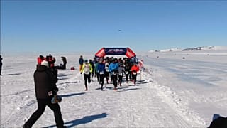 Sept marathons, en sept jours aux quatre coins du monde