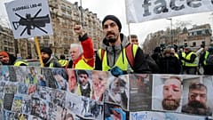 ‘Gilets jaunes' hold 12th weekend of protests, denounce police violence