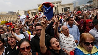 Ante la crisis de poder, Maduro propone adelantar las legislativas a este año