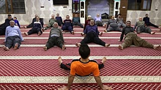 من التدريبات في مسجد حلبجة العراقي