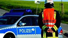 Auto fährt in Boßelgruppe: 8 junge Leute verletzt