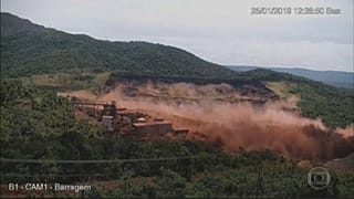 Опубликовано видео прорыва дамбы в Бразилии