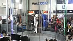Ένα διαφορετικό...skydiving!
