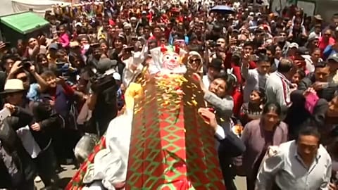 Pepino the Cucumber comes back to life as Bolivia kicks off carnival