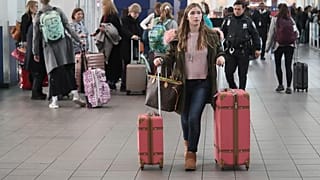 41% российской молодежи хочет уехать на ПМЖ за границу (опрос)
