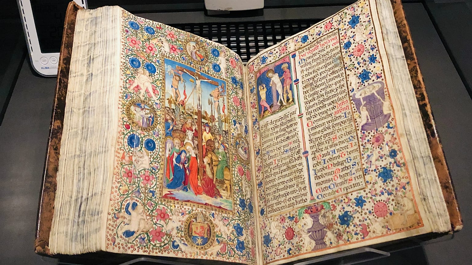 Biblioteca Corvina exposta em Budapeste