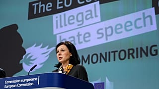 The Brief : l'UE vent debout contre les discours haineux sur le web