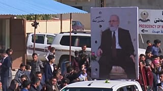 الإيزيديون يشيعون جثمان زعيمهم الأمير تحسين بك
