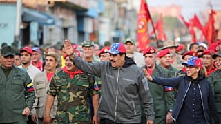 بحران حاکمیت در ونزوئلا؛ «خلع نیکلاس مادورو از قدرت بدون خشونت امکان‌پذیر نیست» 