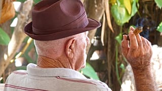 На Гавайях намерены запретить продажу сигарет лицам моложе 100 лет