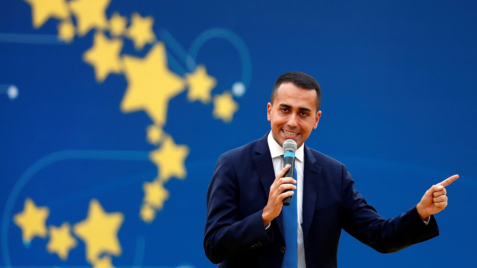 The populists trying to lure France's 'yellow vests'
