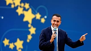 The populists trying to lure France's 'yellow vests'