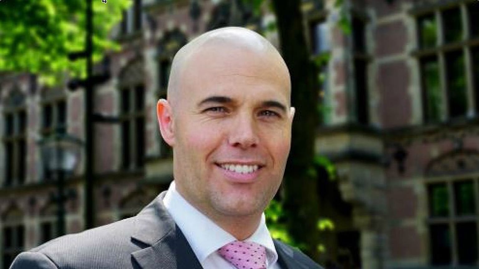 Dutch former far-right politician converts to Islam 