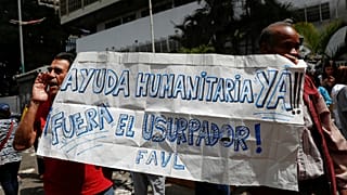 Apoiantes do líder da Assembleia Nacional num protesto contra Maduro