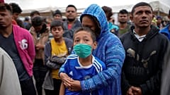 1600 fős menedékkérő csoport érkezett az Egyesült Államok mexikói határához
