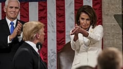 Cuando Trump hizo un llamado al compromiso, Pelosi aplaudió así....