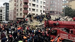 Video: İstanbul'da çok katlı bina çöktü, en az 21 kişi öldü