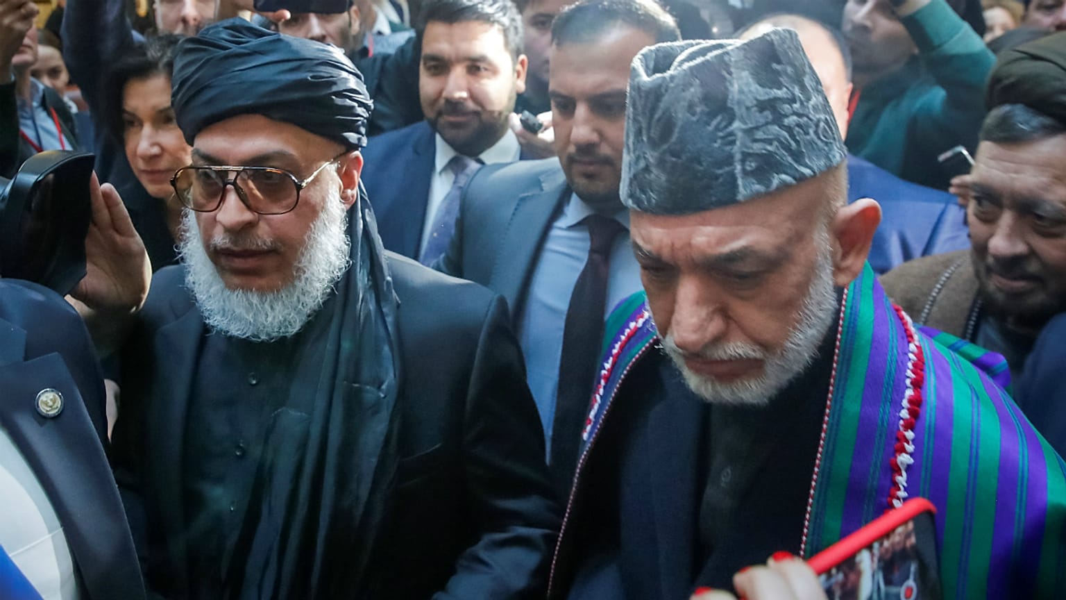 حامد کرزای و رئیس دفتر سیاسی طالبان در نشست صلح مسکو