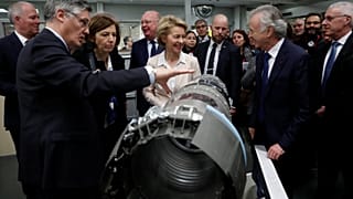 Florence Parly et Ursula von der Layen visitent l'usine de Safran 