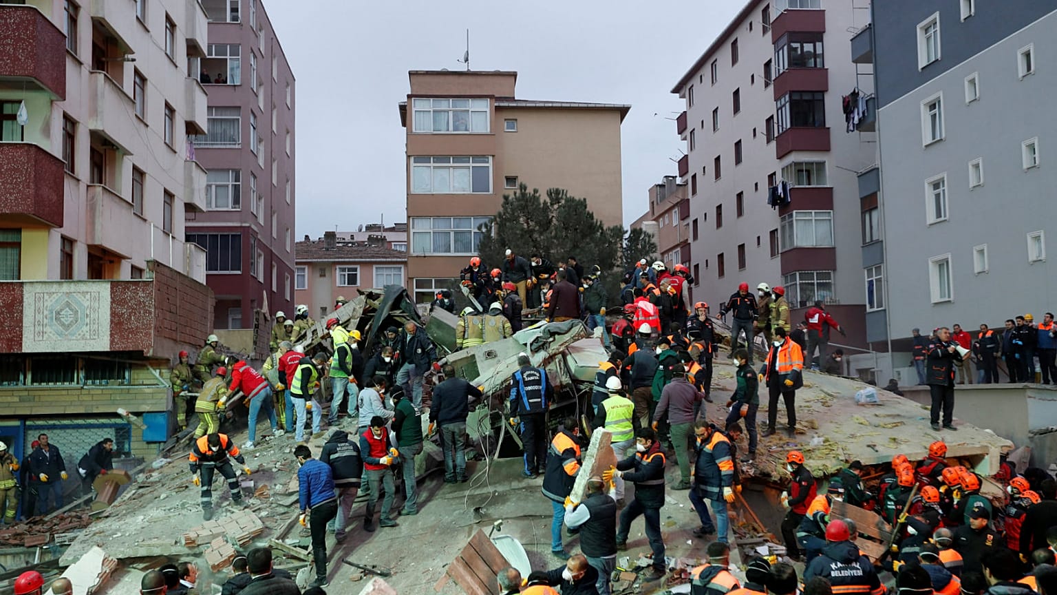 İstanbul Kartal'da çöken bina 