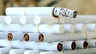 İspanya'da sigara bağımlısı baba çocuklarının velayetini kaybetti