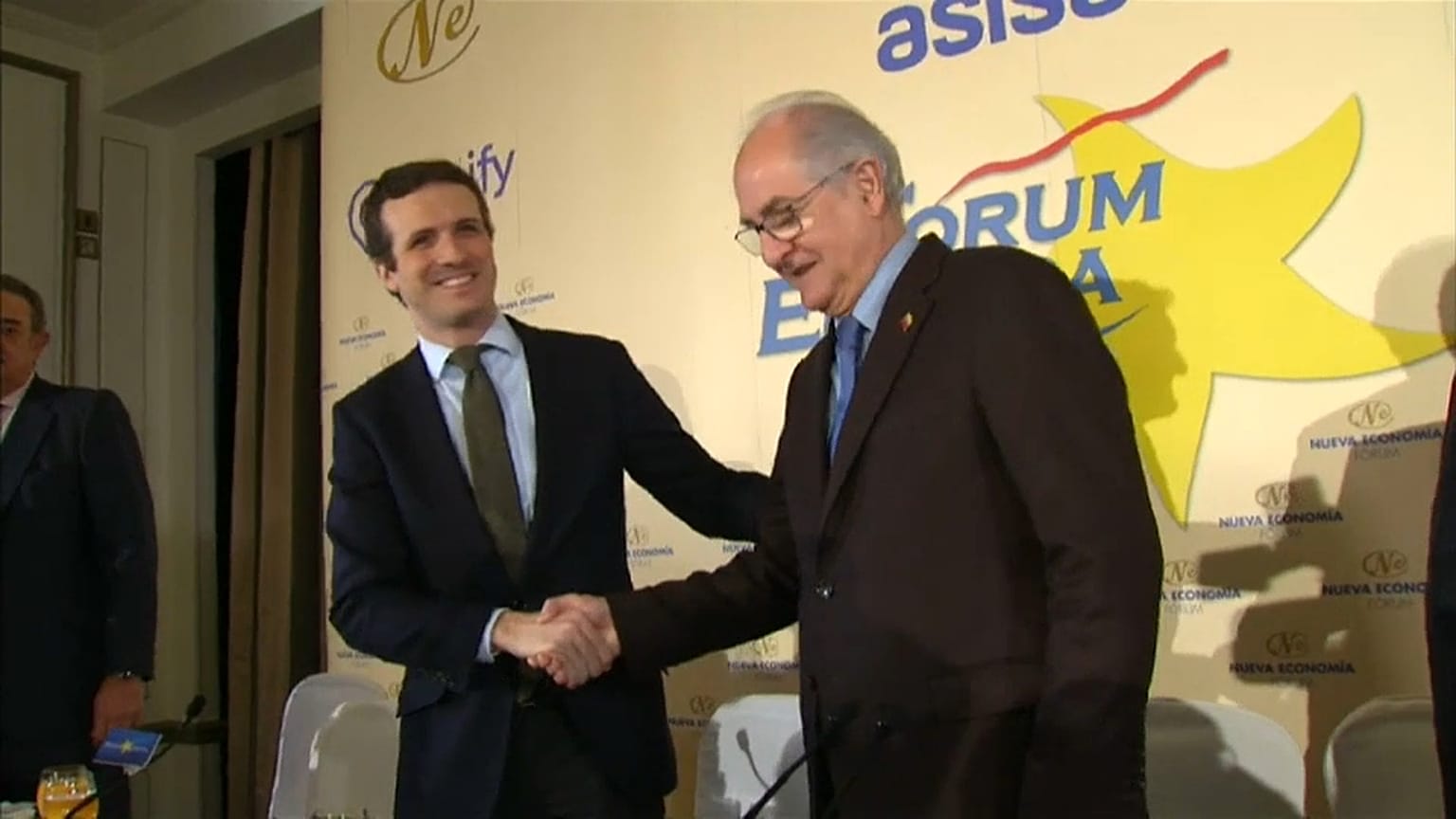 El líder del PP Pablo Casado pide "derrocar inmediatamente" a Maduro