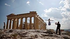 Κομισιόν: Με πάνω από 2% τρέχει η ανάπτυξη στην Ελλάδα