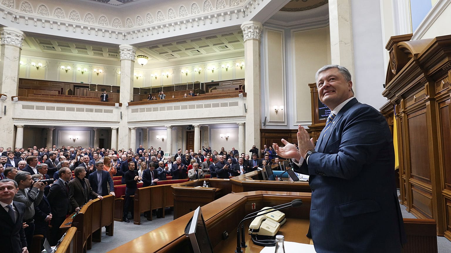 Ucrânia coloca na Constituição compromisso com UE e NATO