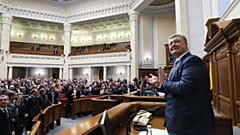 Ucrânia coloca na Constituição compromisso com UE e NATO