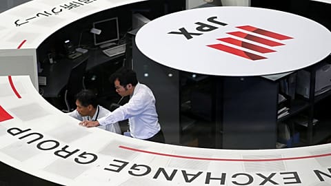 Asian shares doze in data lull, New Zealand dollar takes a dive