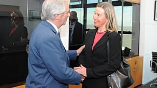 "Urge evitar una intervención extranjera en Venezuela" advierte Mogherini al grupo de contacto