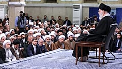 علي خامنئي في قم الإيرانية 