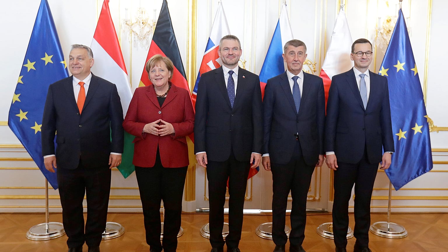 Меркель пообещала Вышеградской четвёрке бороться с нелегалами