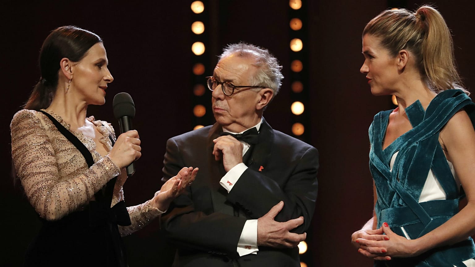 A presidente do júri Juliete Binoche com Dieter Kosslick e Anke Angelke