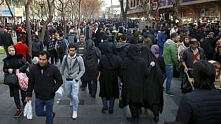 پارادوکس ۴۰ ساله اقتصاد ایران؛ از صف‌های طولانی گوشت تا افزایش امید به زندگی ایرانیان 
