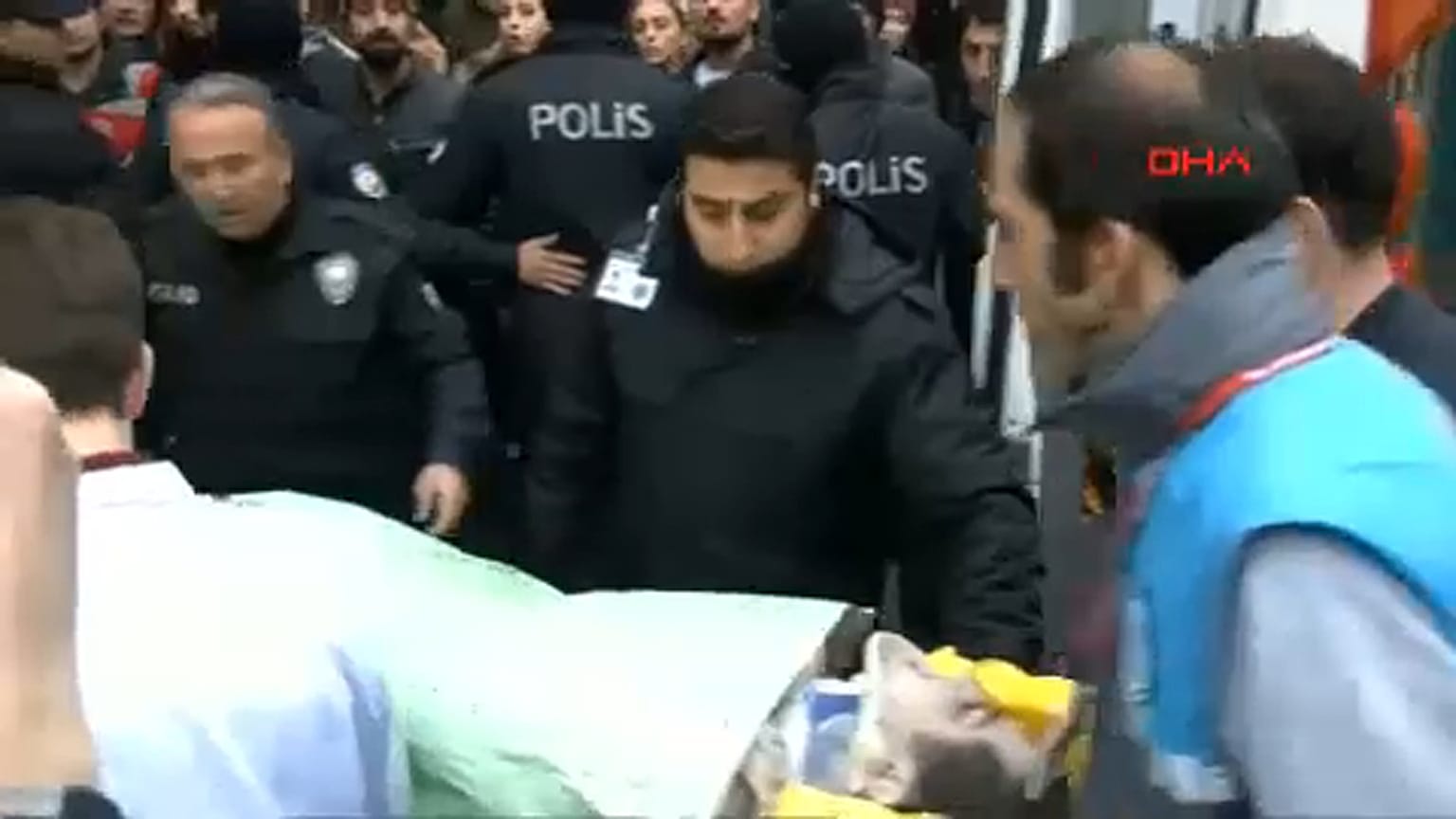 Isztambul: újabb túlélőt találtak a szerdai házomlás romjai között