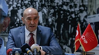 'Uyuyan bir güzel var, öpücük bekliyor, öpeceğiz'