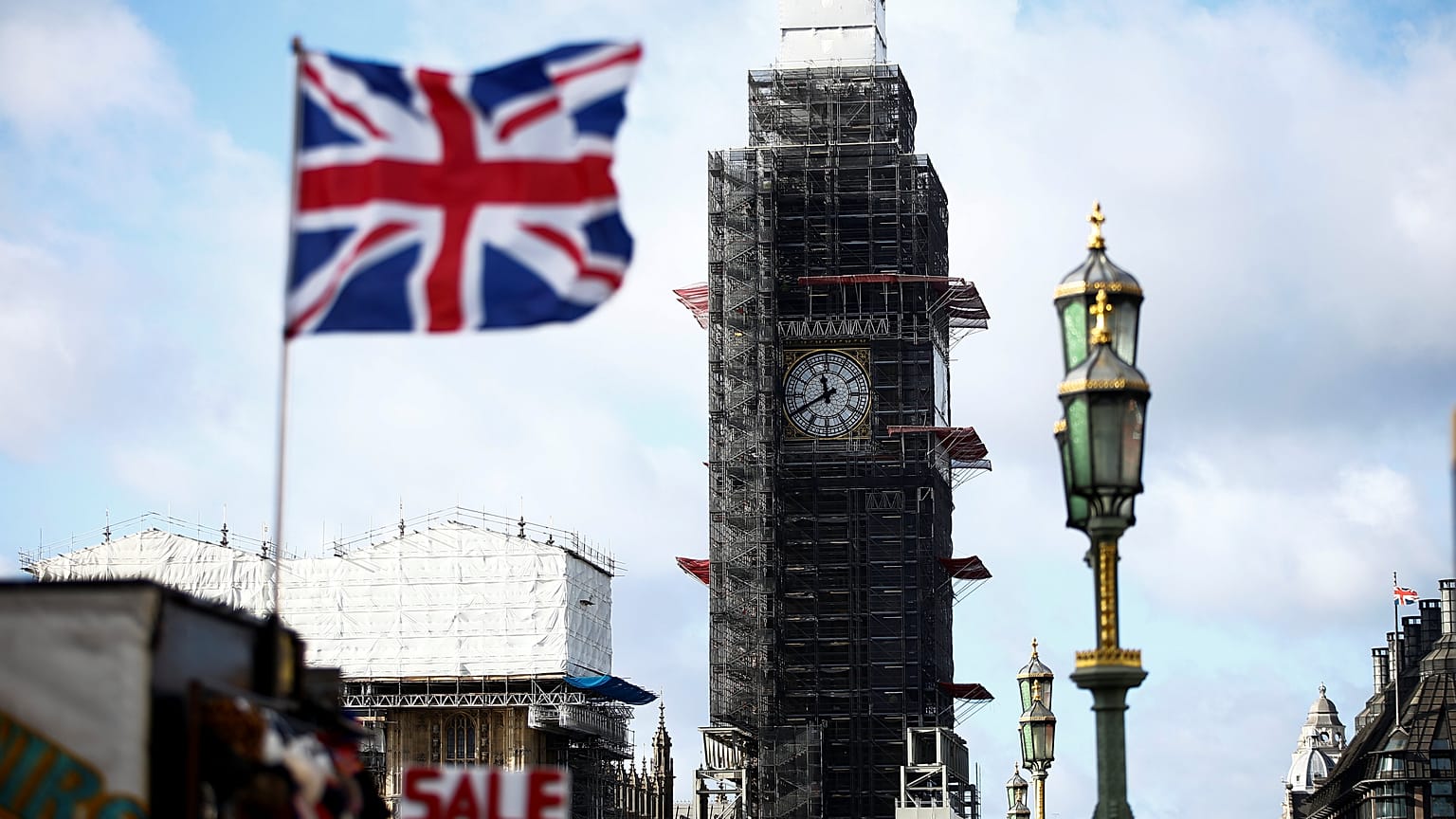 Elezioni UE, Salvini apre al voto degli italiani in UK: il nodo è la convenienza politica