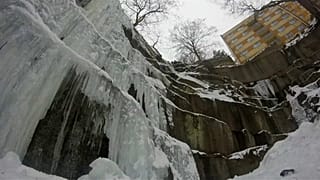 Tschechien: Innerstädtische Eiswand lockt Kletterer