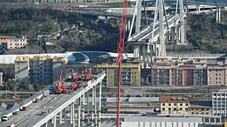 Restos da Ponte Morandi estão a ser demolidos para dar lugar a novo viaduto