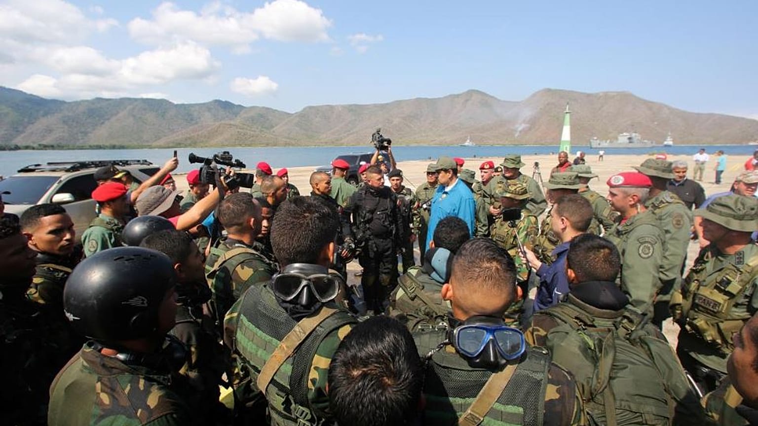 ABD Venezuela ordusu ile temas halinde: Maduro'yu terk edin